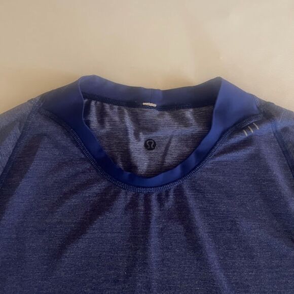 Lululemon Heathered Blue Bolt Tech II Athletic Short Sleeve Shirt Size Large - Picture 2 of 5